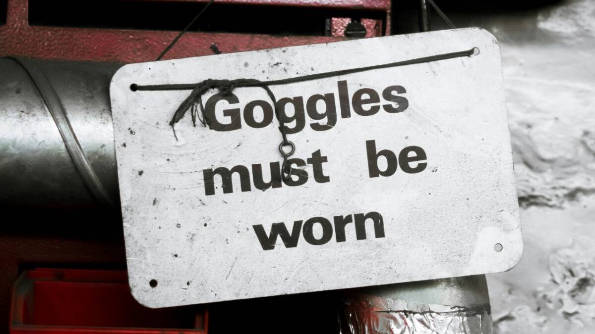 A sign stating "Goggles must be worn" 